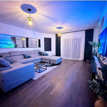 Holiday Home Chester With Heated Pool Kaštela エクステリア 写真