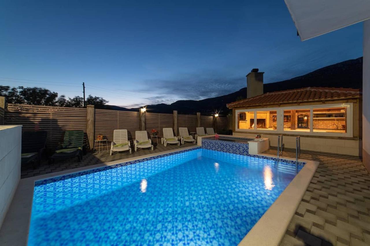 Holiday Home Chester With Heated Pool Kaštela エクステリア 写真