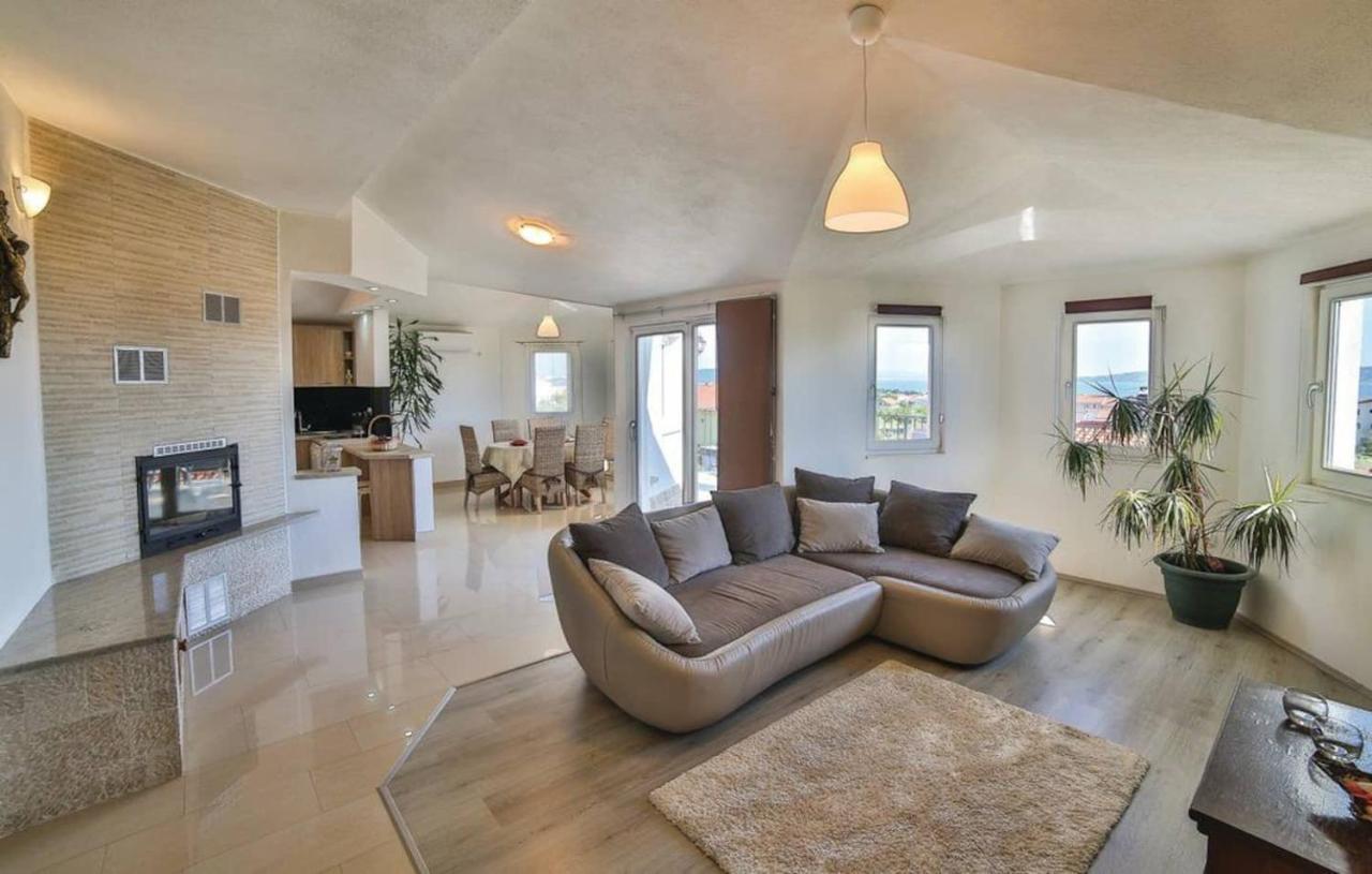 Holiday Home Chester With Heated Pool Kaštela エクステリア 写真