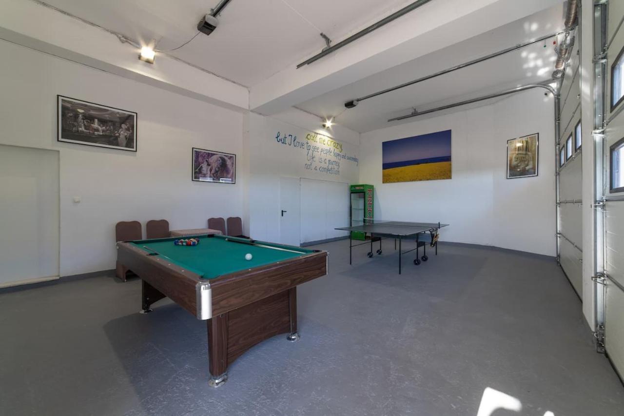 Holiday Home Chester With Heated Pool Kaštela エクステリア 写真