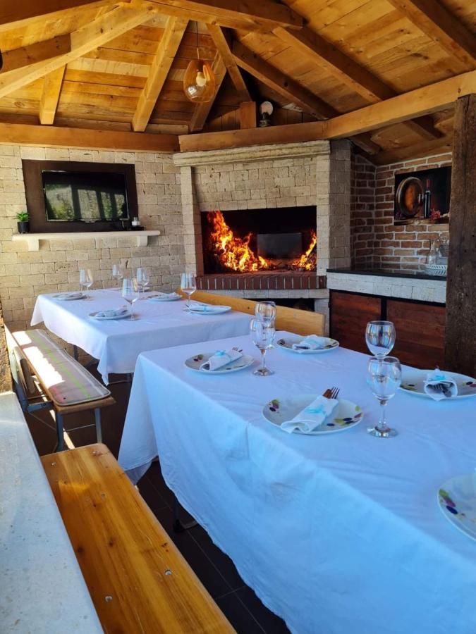 Holiday Home Chester With Heated Pool Kaštela エクステリア 写真