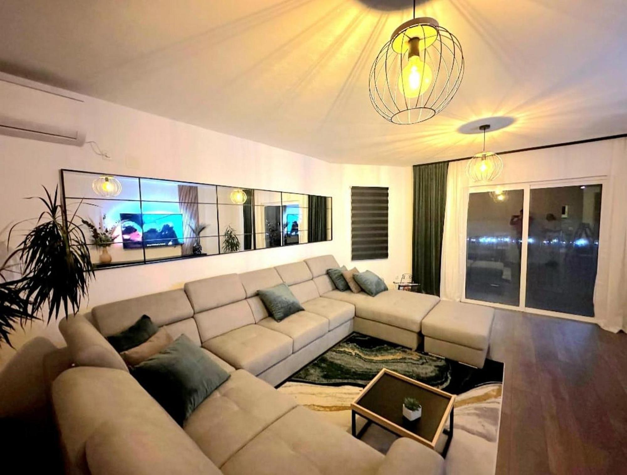 Holiday Home Chester With Heated Pool Kaštela エクステリア 写真