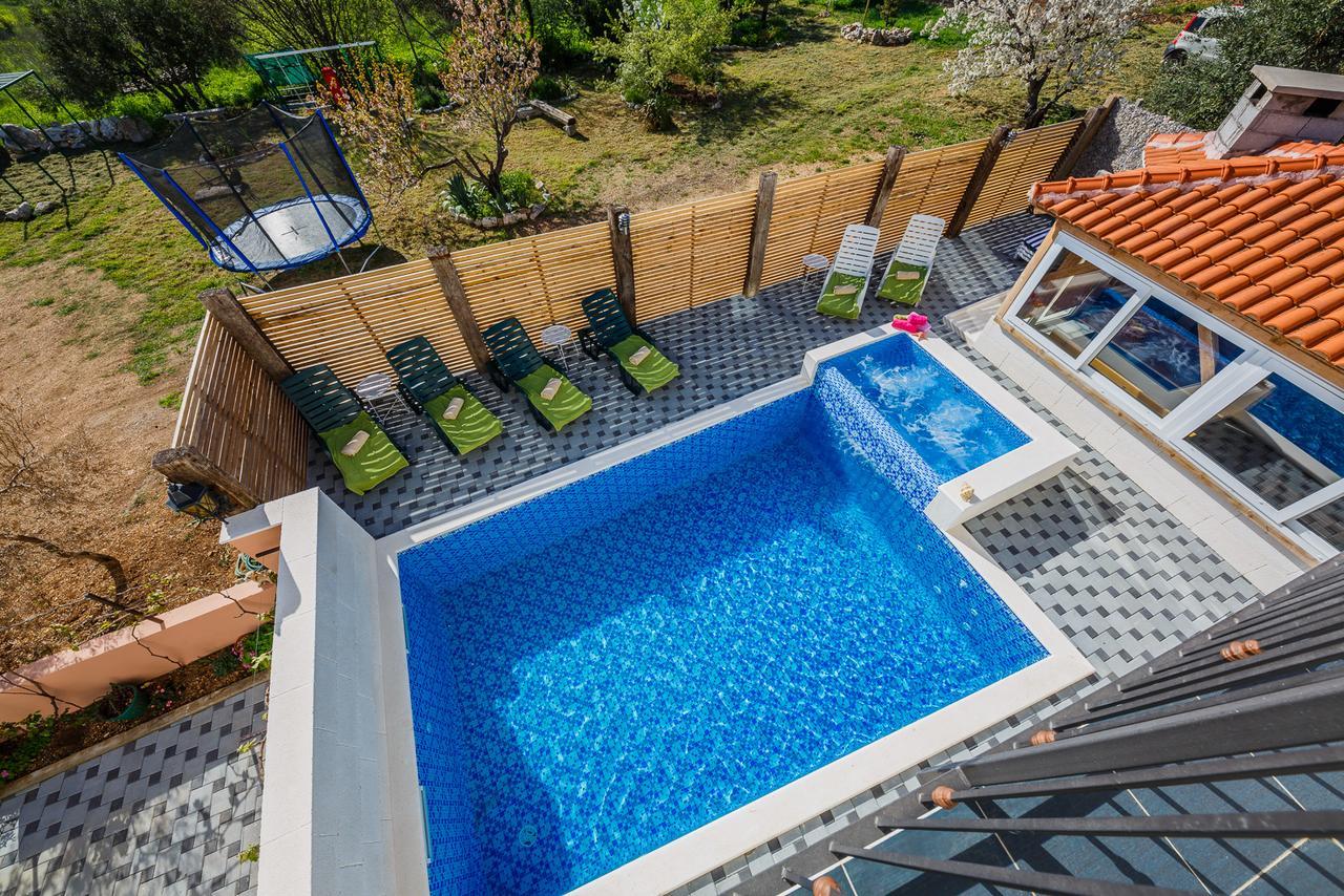 Holiday Home Chester With Heated Pool Kaštela エクステリア 写真
