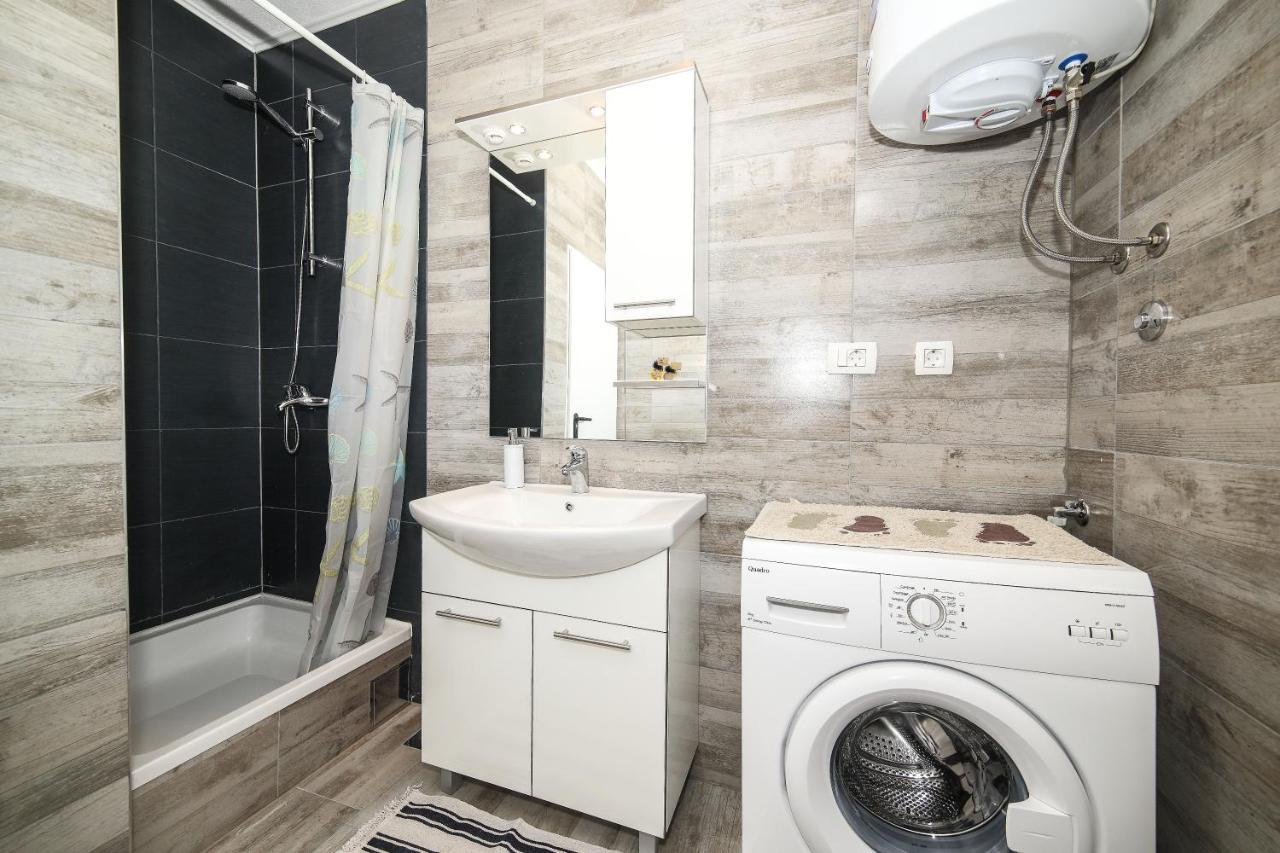 Holiday Home Chester With Heated Pool Kaštela エクステリア 写真